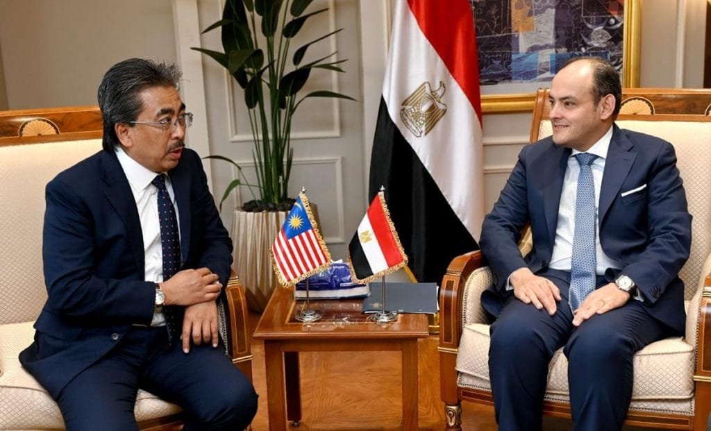 وزير الصناعة وزير الزراعة والسلع الماليزي