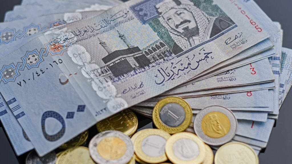 انخفاض سعر الريال السعودي أمام الجنيه بنهاية تعاملات الثلاثاء 29 أبريل 2025