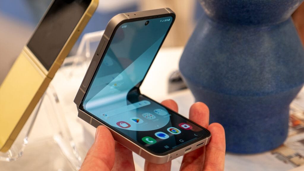 تصميم جديد لـ Galaxy Z Fold 7.. نحافة أكبر وأبعاد محسّنة مقارنة بالجيل السابق