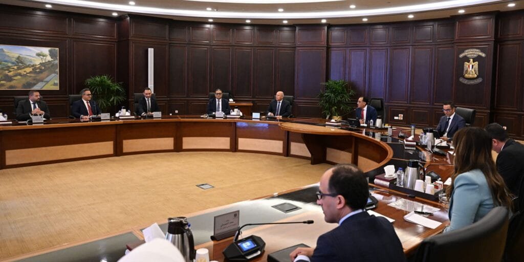 رئيس الوزراء يبحث تيسير دخول الماركات العالمية إلى مصر لدعم السياحة