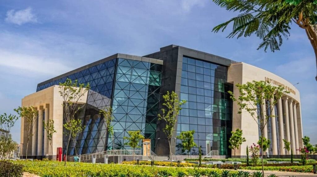 جامعة مصر للمعلوماتية تعلن عن آخر موعد للتقديم في منحة ريم بهجت لعام 2025/2026