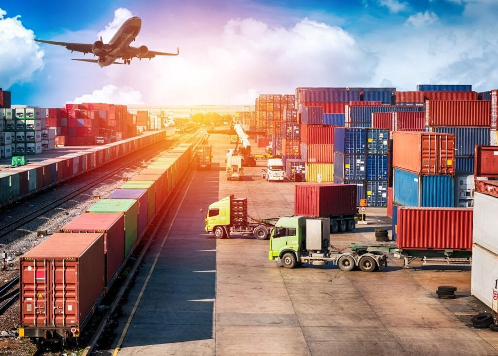 الجمارك تبيع 6 لوطات بضائع بمزاد علني في السويس بقيمة 15 مليون جنيه