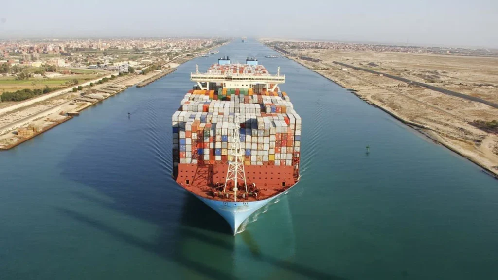 تباطؤ التراجع في إيرادات قناة السويس إلى 23.1% بالربع الثالث من 2025