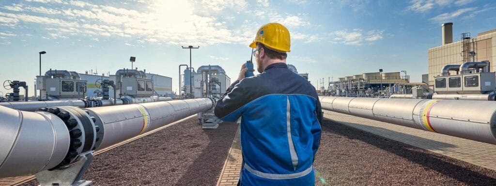 تعزيزًا لتأمين إمدادات الغاز في المنطقة خلال الصيف.. وحدة تغويز عائمة تصل ميناء العقبة الشهر الجاري