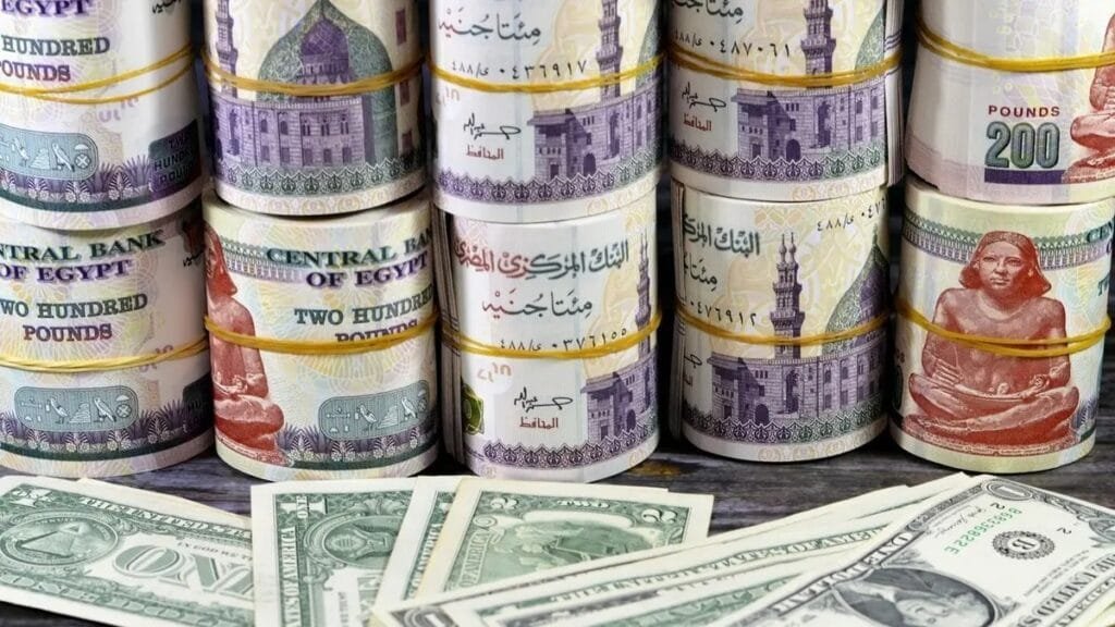 البنوك المصرية تخفض سعر الدولار حتى 18 قرشاً مع نهاية تعاملات الخميس