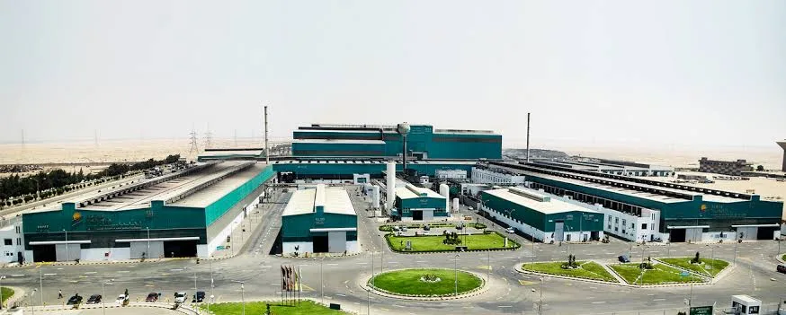 وزير الإسكان يتابع مشروعات تطوير الطرق والمياه والمرافق الصناعية بمدينة السادات
