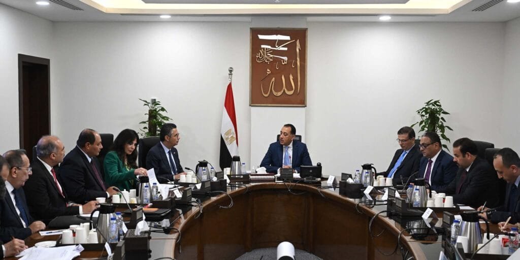 رئيس مجلس الوزراء يتابع جهود تطوير صناعة السكر وتعزيز الإنتاج المحلي
