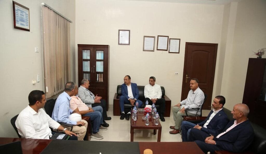 وزير قطاع الأعمال يزور مصنع بلوكات الأنود بالعين السخنة لمتابعة إعادة التشغيل