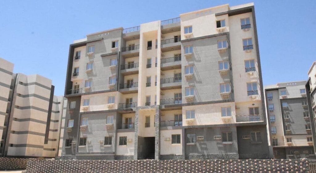 وزير الإسكان يعلن بدء تسليم وحدات سكن مصر بالقاهرة الجديدة