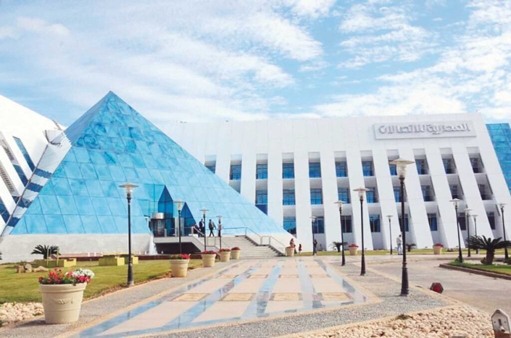 سهم المصرية للاتصالات يرتفع 0.7% بعد حريق سنترال رمسيس واستعادة الخدمات تدريجياً