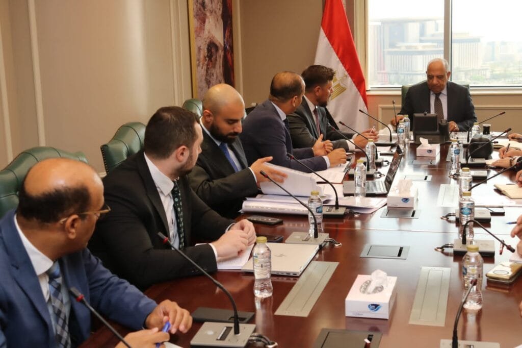 وزير الكهرباء يبحث مع وفد "روساتوم" تعزيز توطين الصناعات النووية بمشروع الضبعة