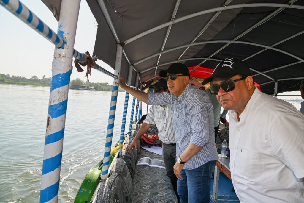 وزير الري يتفقد فرع رشيد لمتابعة أعمال التطوير ومكافحة ورد النيل