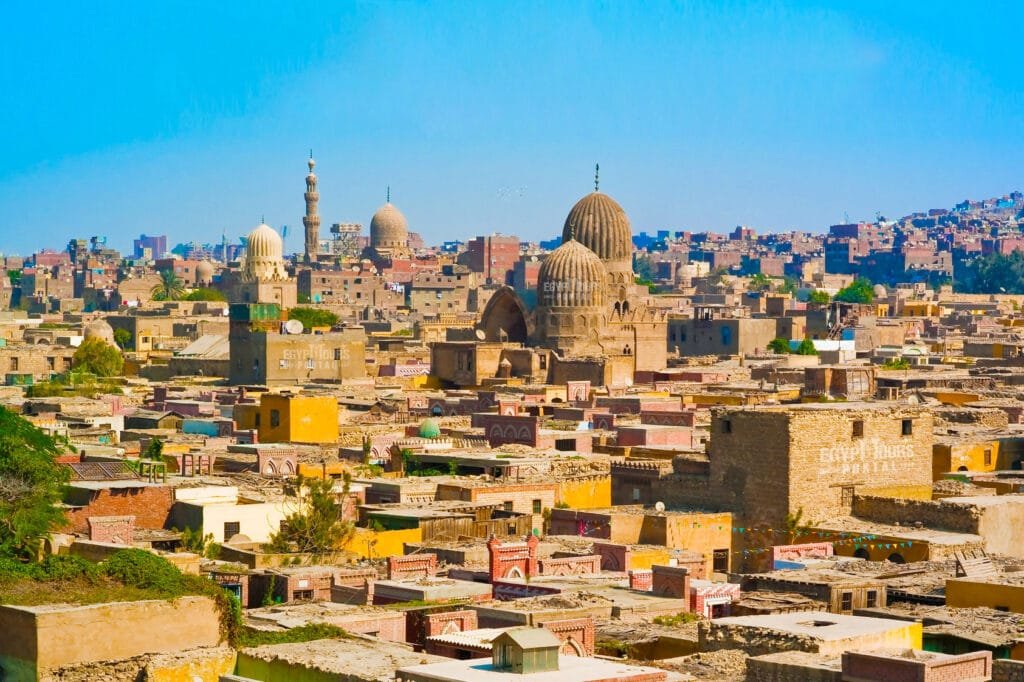 الإسكان تبدأ تسليم 114 قطعة أرض مقابر للعاملين بالخارج في القاهرة الجديدة