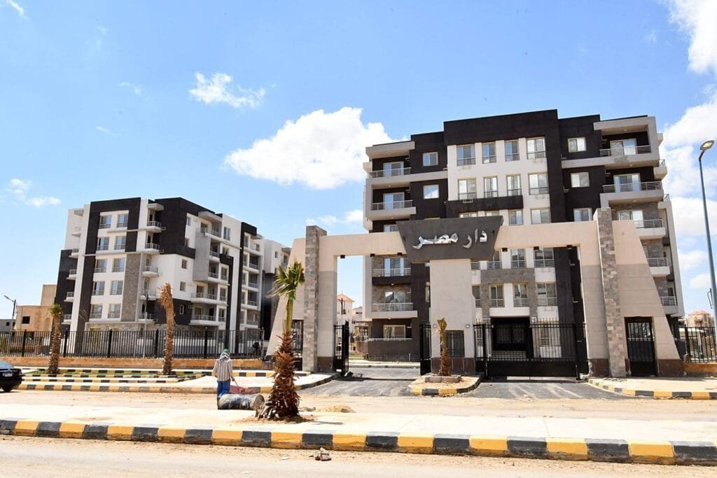 وزير الإسكان يعلن تسليم 350 فدانًا لتطوير منطقة صناعية جديدة في برج العرب