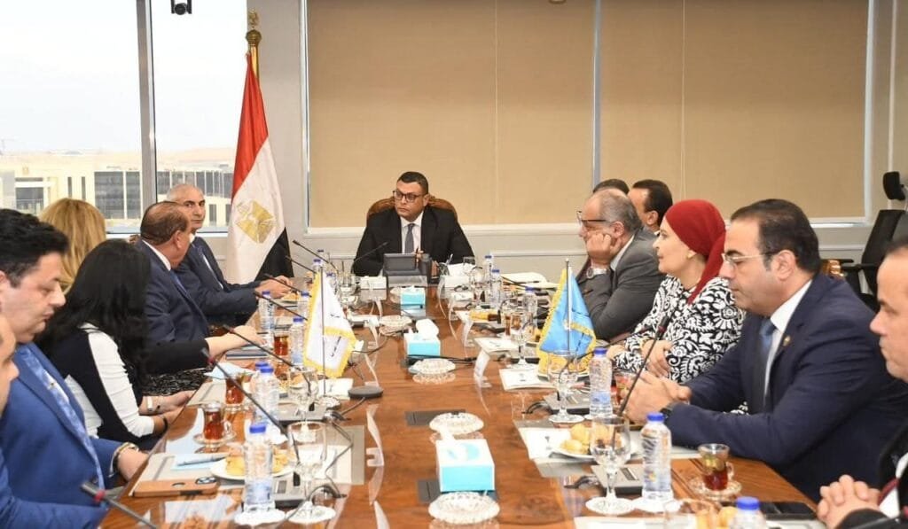وزير الإسكان يلتقي وفد الجالية المصرية بالولايات لبحث احتياجاتهم وتقديم الدعم السكني