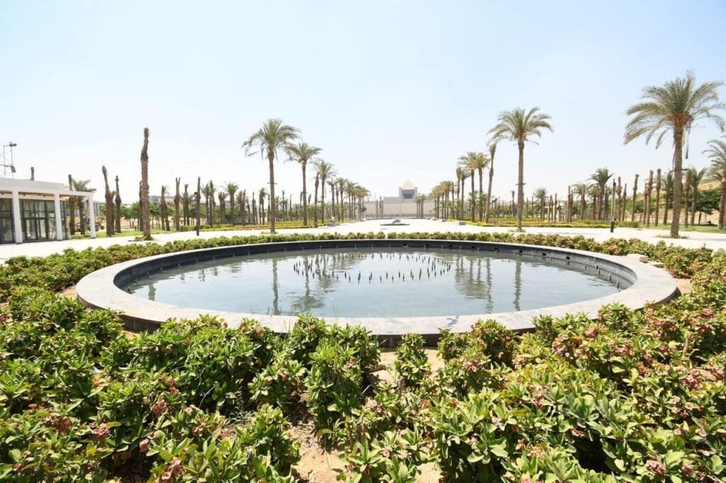 وزير الإسكان ومحافظ القاهرة يتفقدان مشروع حدائق تلال الفسطاط العملاق