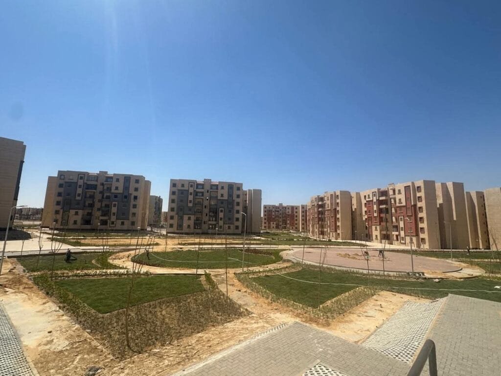 وزير الإسكان : تنفيذ 105 آلاف وحدة سكنية بمدينة أكتوبر الجديدة لتعزيز الإسكان المتوسط