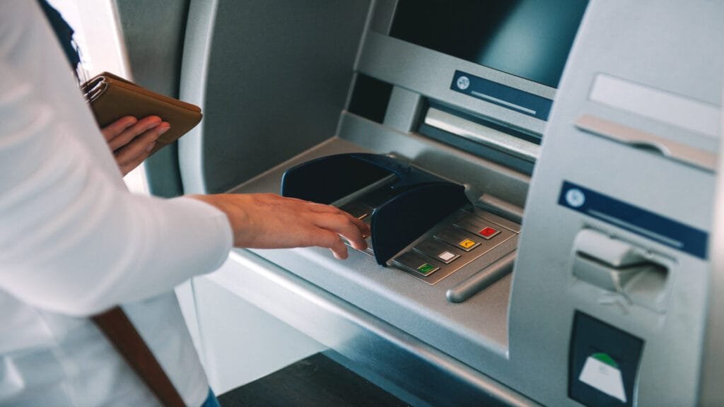 الحكومة تبدأ صرف معاشات "تكافل وكرامة" لشهر سبتمبر