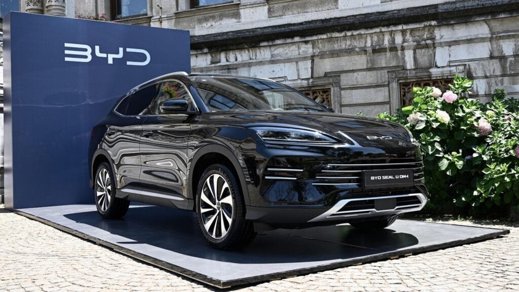 BYD تحقق قفزة 201% في مبيعاتها وتضغط على حصة تسلا بأوروبا