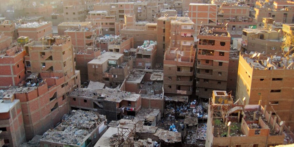 رئيس الوزراء يوجه بسرعة حصر العقارات الآيلة للسقوط ووضع آليات للتعامل معها