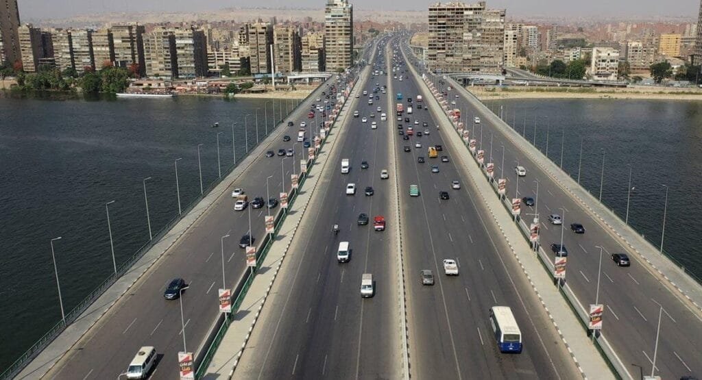 وزير الإسكان: تطبيق معايير الأمان والسلامة المرورية بمشروع تطوير محور 26 يوليو