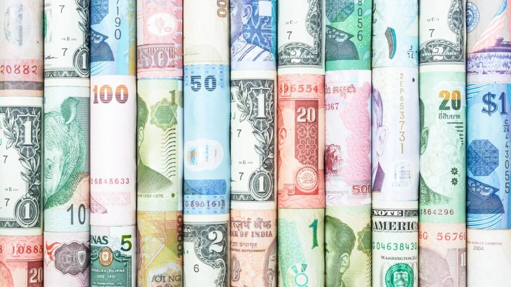 أسعار الدولار 48.18 جنيه واليورو 56.28 جنيه في تحديثات البنوك اليوم