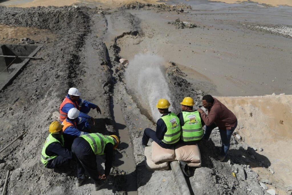 مركز بحوث الصحراء يحفر بئرين جوفيين بدعم التنمية الزراعية في الفرافرة24 أكتوبر 2025 - 3:23 مساءً مركز بحوث الصحراء يحفر بئرين جوفيين بدعم التنمية الزراعية في الفرافرة