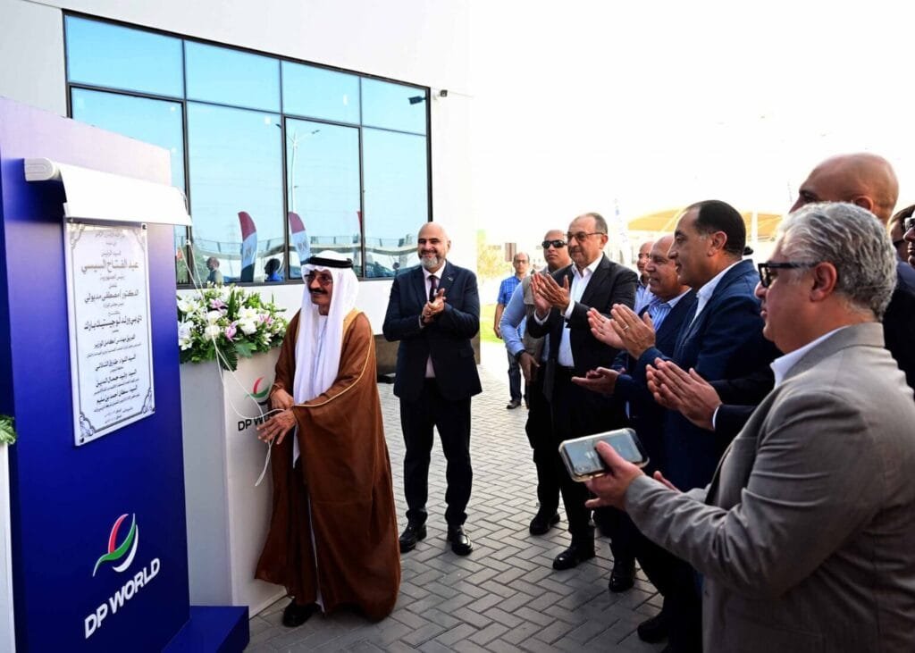 رئيس الوزراء يفتتح مشروعات بالسخنة باستثمارات 132 مليون دولار26 أكتوبر 2025 - 8:24 مساءً رئيس الوزراء يفتتح مشروعات بالسخنة باستثمارات 132 مليون دولار