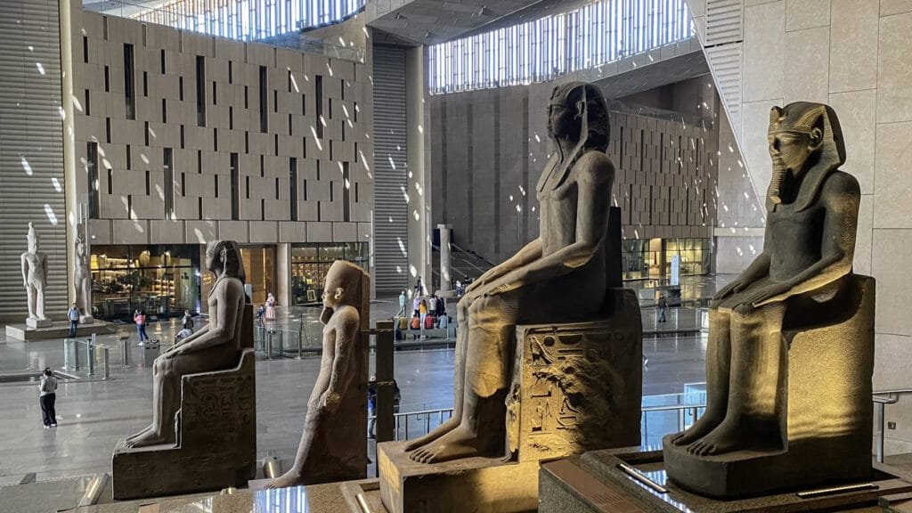 مصر تستقبل 15.6 مليون سائح خلال أول 10 أشهر من 2025 بنمو 21%