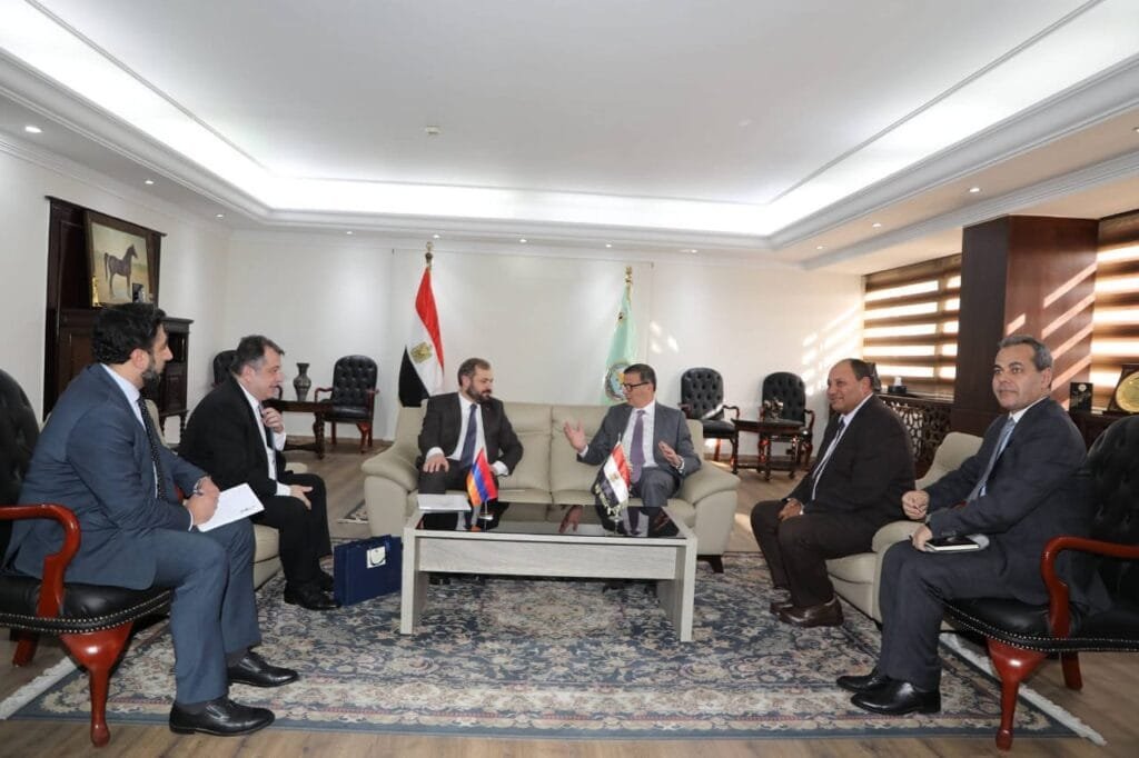 مصر وأرمينيا تتفقان على تعزيز الاستثمار الزراعي المشترك وتبادل الخبرات22 ديسمبر 2025 - 10:51 صباحًا مصر وأرمينيا تتفقان على تعزيز الاستثمار الزراعي المشترك وتبادل الخبرات