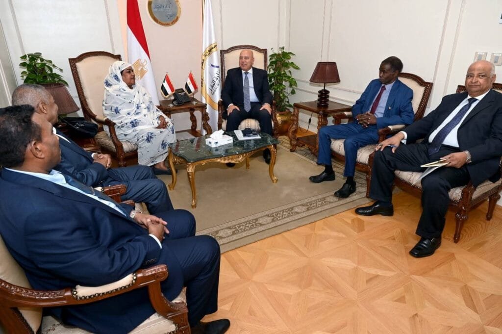 وزير الصناعة: نسعى لتصنيع مشترك مع السودان لزيادة القيمة المضافة ودعم اقتصادي البلدين30 ديسمبر 2025 - 11:54 صباحًا وزير الصناعة: نسعى لتصنيع مشترك مع السودان لزيادة القيمة المضافة ودعم اقتصادي البلدين