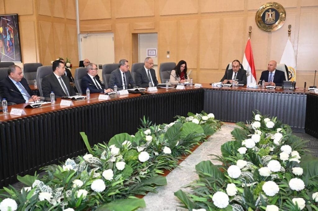 وزارة الصناعة تدعم مصانع الغزل والملابس الجاهزة لتقليل الاعتماد على الواردات