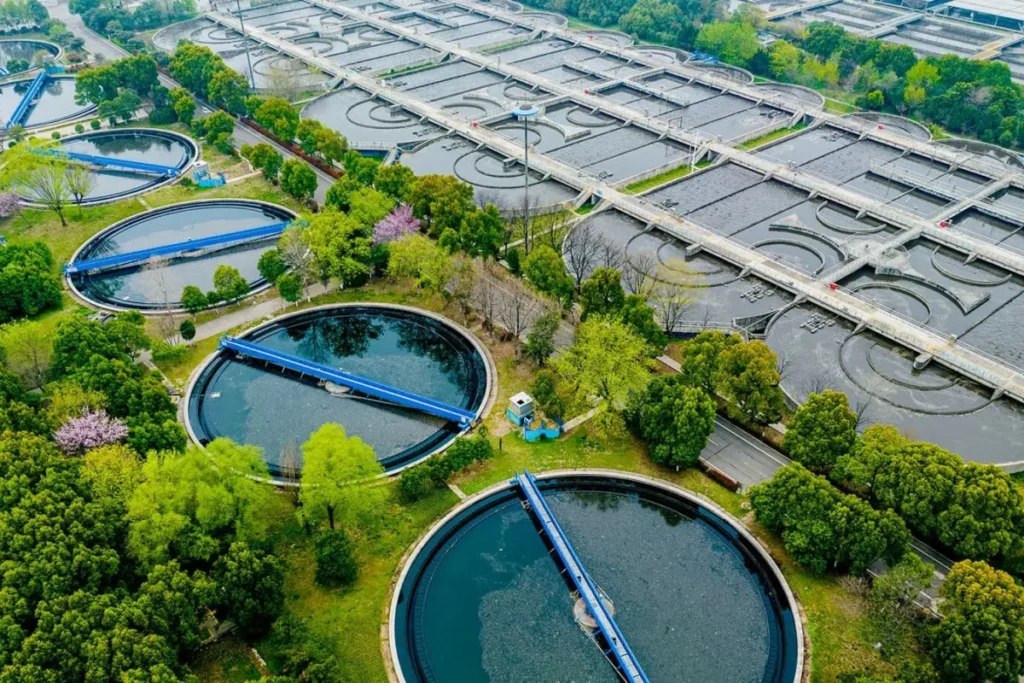 التوسع في إعادة استخدام وتحلية مياه الصرف الزراعي لتلبية الاحتياجات المائية10 ديسمبر 2025 - 10:13 صباحًا التوسع في إعادة استخدام وتحلية مياه الصرف الزراعي لتلبية الاحتياجات المائية