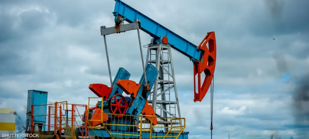 ارتفاع النفط عالميًا بفعل العاصفة الشتوية وتوقعات نقص المعروض