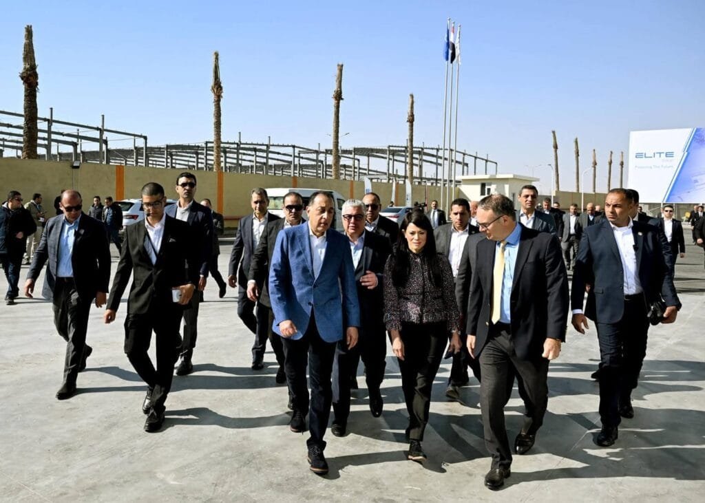 رئيس الوزراء: افتتاح مشروعات جديدة بالمنطقة الاقتصادية لقناة السويس لتعزيز التنمية الصناعية واللوجستية