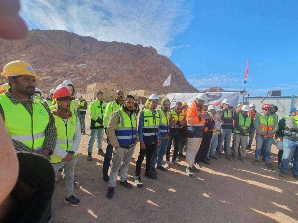 وزارة العمل تطلق مبادرة «سلامتك تهمنا» بمشروع التجلي الأعظم في سانت كاترين