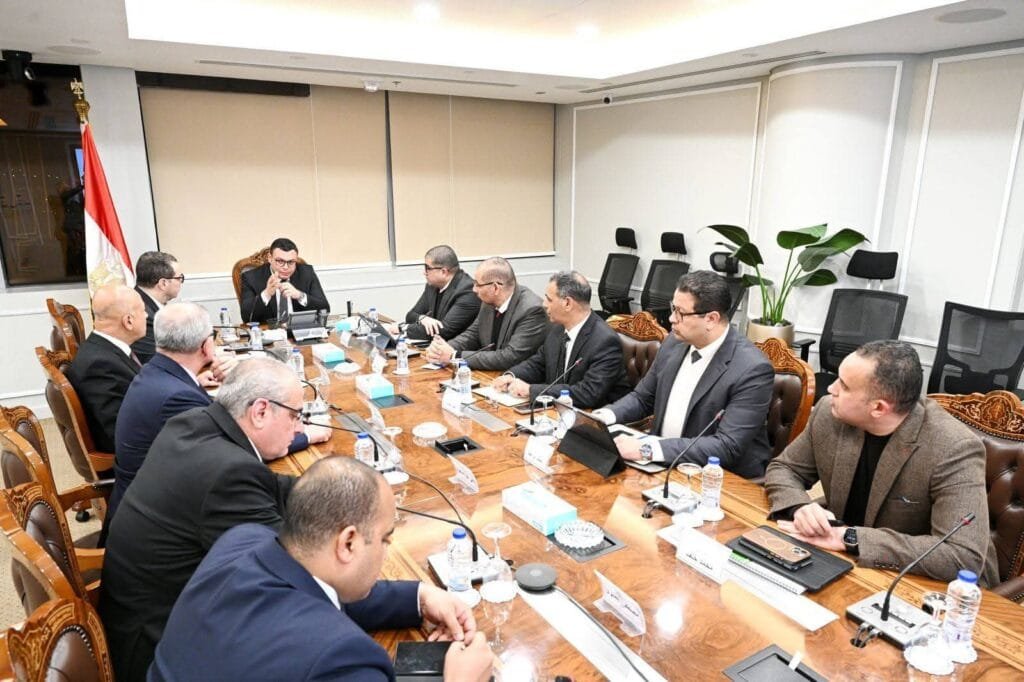 وزير الإسكان: تسليم الوحدات الجاهزة بسرعة وتذليل العقبات بمشروعات العلمين الجديدة