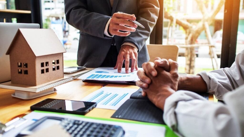 «الرقابة المالية» تُرخص لـ 3 شركات بمزاولة أنشطة العقود الآجلة والاستثمار العقاري