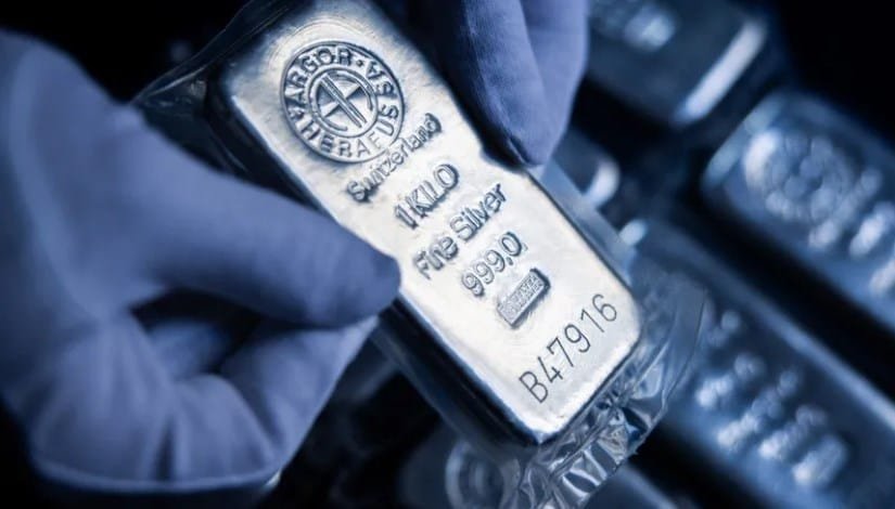 واردات الفضة بمصر تقفز لـ 89 مليون دولار بما يعادل واردات آخر 10 سنوات22 فبراير 2026 - 11:23 مساءً واردات الفضة بمصر تقفز لـ 89 مليون دولار بما يعادل واردات آخر 10 سنوات