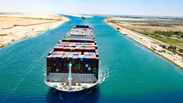 ارتفاع إيرادات قناة السويس إلى 202.7 مليار جنيه خلال 2025 رغم تراجع أعداد السفن العابرة23 فبراير 2026 - 11:16 صباحًا ارتفاع إيرادات قناة السويس إلى 202.7 مليار جنيه خلال 2025 رغم تراجع أعداد السفن العابرة