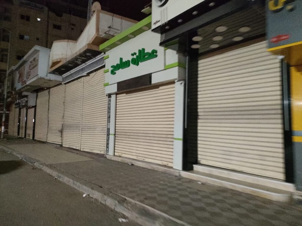 إغلاق المحال والمطاعم الساعة 2 صباحًا خلال رمضان وعيد الفطر مع استمرار التيك أواي 24 ساعة16 فبراير 2026 - 11:48 صباحًا إغلاق المحال والمطاعم الساعة 2 صباحًا خلال رمضان وعيد الفطر مع استمرار التيك أواي 24 ساعة