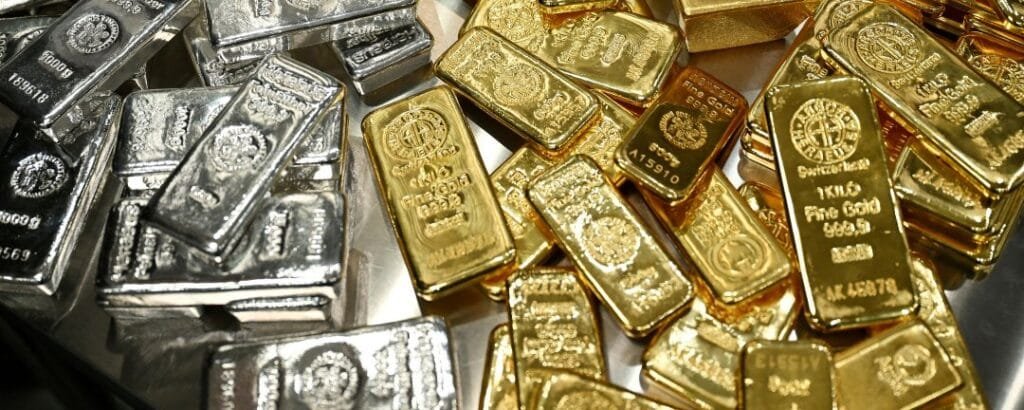 انتعاشة قوية للذهب والفضة في ختام أسبوع متقلب.. والأونصة ترتفع لـ 4928 دولاراً