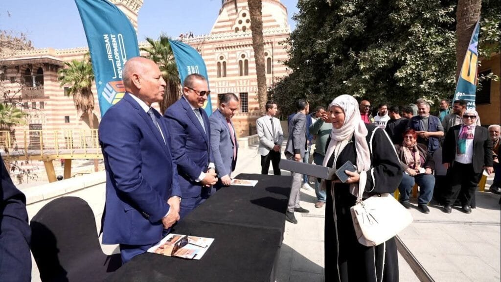 إعادة تسليم وحدات الأسر في "درب اللبانة" بعد ترميمها بالقاهرة التاريخية