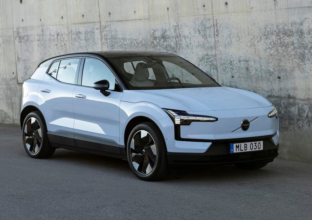 شركة فولفو تستدعي أكثر من 40 ألف سيارة كهربائية EX30 بسبب خلل بالبطاريات23 فبراير 2026 - 7:57 مساءً شركة فولفو تستدعي أكثر من 40 ألف سيارة كهربائية EX30 بسبب خلل بالبطاريات