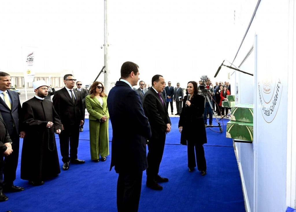 رئيس الوزراء يطلق مبادرة "أبواب الخير" لتوفير 71 مليون وجبة و5.5 مليون كرتونة للأسر الأولى بالرعاية