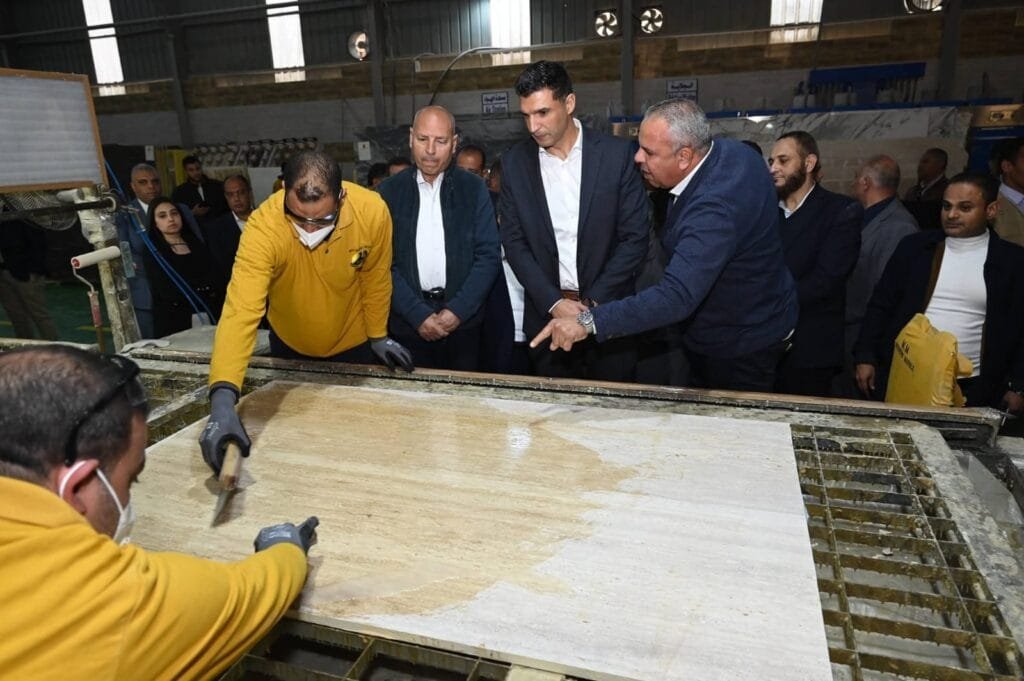 وزير الصناعة: المكون المحلي في مصانع الرخام والجرانيت يتراوح بين 50% و80.3% لتعزيز الصناعة الوطنية
