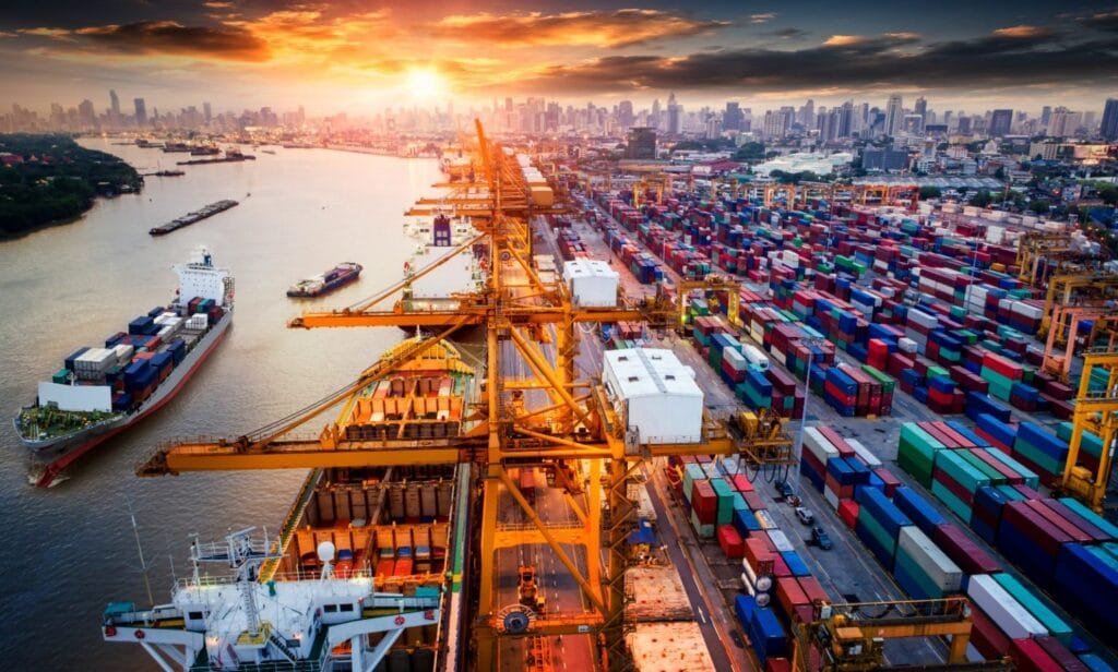 استمرار العمل بالموانئ 24 ساعه طوال العام.. تنسيق حكومي لتسريع الإفراج الجمركي