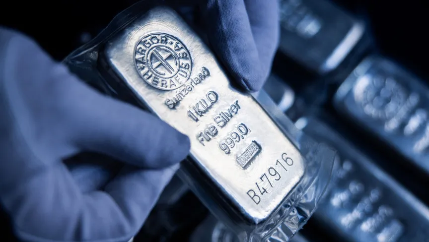 “بنك أوف أمريكا” يتوقع قفزة تاريخية للفضة.. هل تصل لـ 309 دولارات للأونصة؟2 مارس 2026 - 11:31 مساءً "بنك أوف أمريكا" يتوقع قفزة تاريخية للفضة.. هل تصل لـ 309 دولارات للأونصة؟