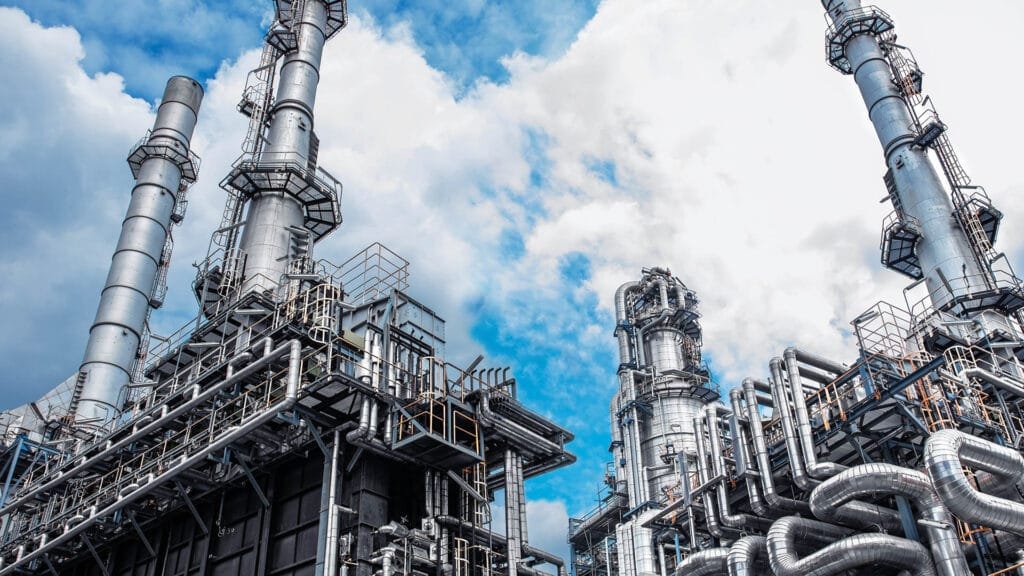 مصر ترفع طاقة معامل التكرير 10% لمواجهة ارتفاع أسعار الوقود