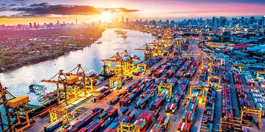 مصر تتحول إلى مسار بديل للشحن الأوروبي بعد إغلاق مضيق هرمز4 مارس 2026 - 10:25 صباحًا مصر تتحول إلى مسار بديل للشحن الأوروبي بعد إغلاق مضيق هرمز